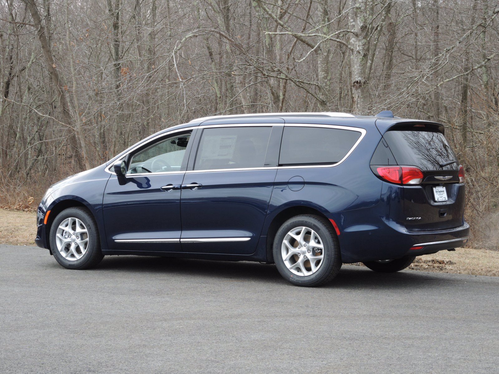 Chrysler pacifica touring l